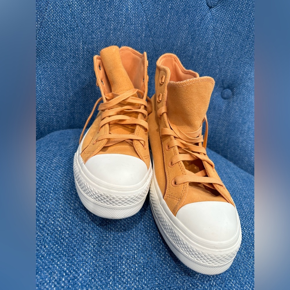Women converse sneakers, brand new, size 11